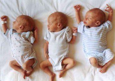 Все трое новорожденных чувствуют себя хорошо