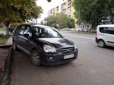 В Ужгороді авто без водія мало не вчинило ДТП