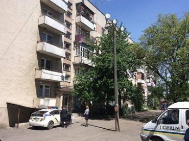 Женщина прыгнула с крыши 5-этажки в Мукачево