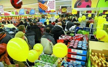 Польща. У супермаркетах черги українського люду...
