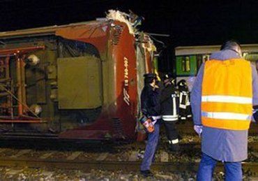 Столкновение двух поездов парализовало ж/д сообщение между Италией и Швейцарией