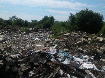Очередная свалка мусора на окраине Ужгорода