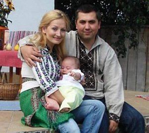 Лидер команды Ужгорода Юля Мищенко ("Талита Кум") с мужем и 9-месячным сыном