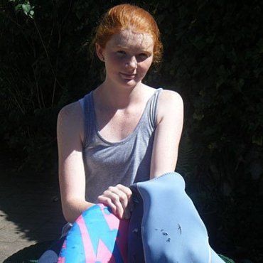 Четырнадцатилетняя девочка Лидия Уорд сумела отбиться от акулы доской