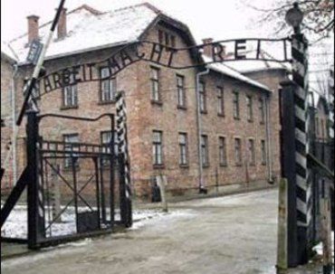 В Освенциме вандалы украли надпись "Arbeit macht frei"