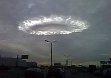 В Москве автомобильную трассу накрыло странное облако
