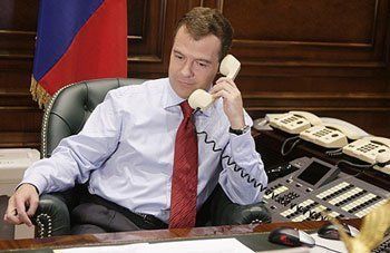 Дмитрий Медведев провел телефонный разговор с Виктором Януковичем