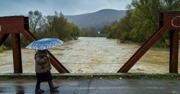 На Закарпатье прошли сильные дожди, уровень воды в реках поднялся