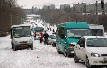 Наиболее сложная обстановка на дорогах в Днепропетровской и Львовской областях