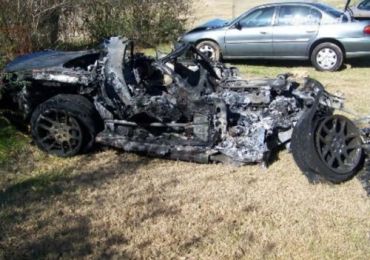 Автомобиль Dodge Viper выгорел дотла в штате Миссисипи