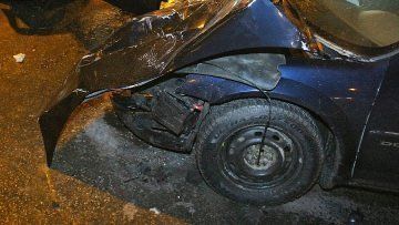 В Томске Toyota сбила двух девушек.
