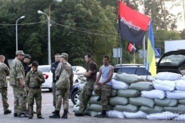 Правий сектор поставив блок-пости під час розпалу конфлікту в Мукачеві