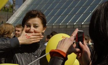"Улыбка преодолевает кризис" на Майдане