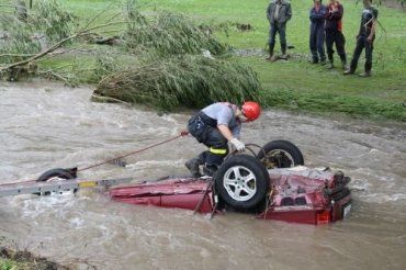 Спасатели ликвидируют последствия наводнения в Чехии