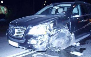 ДТП в Киеве: Mercedes по-очереди протаранил три авто