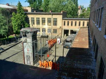 В Киеве для съемок фильма про тюрьму США используют среднюю школу
