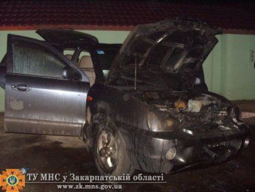 В Ужгороде сожгли автомобиль Hyundai Santa fe заместителя мэра