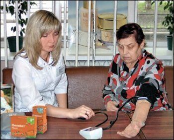 Закарпатская областная больница дарит акцию по бесплатному измерению давления