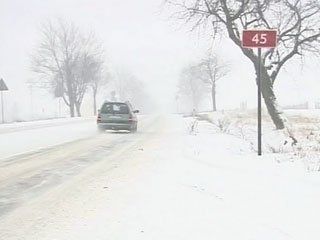В Германии из-за снегопадов произошло свыше ста аварий
