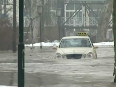 В Центральной Европе, еще недавно страдавшей от снегопадов, теперь наводнения