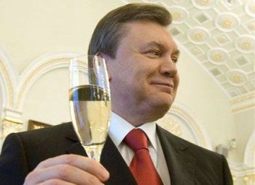 В. Янукович поздравил украинский народ с праздниками
