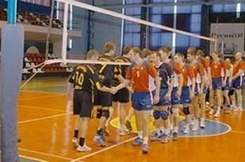 Ужгород. Волейбольные команды милиционеров соревнуются в четырех группах