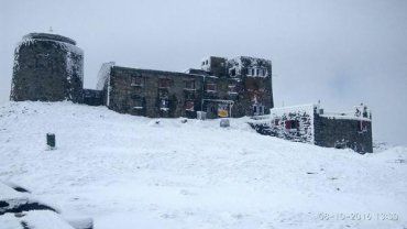 Слой снега на горе Поп Иван - 10-15 сантиметров