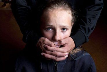 У Запоріжжі затримали вчителя який розбещував 13-річну дівчину