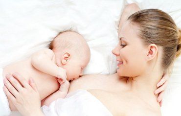 Материнське молоко найкраще адаптовано до вимог харчування дитини.