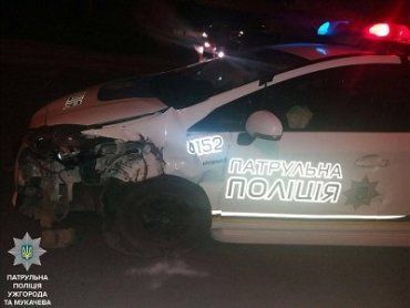 ДТП в Ужгороде: Полицейский "Приус" столкнулся с колесом от автобкса