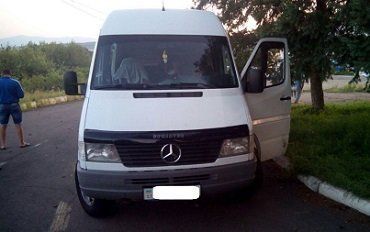 В Закарпатье на границе задержан микроавтобус на чужих номерах