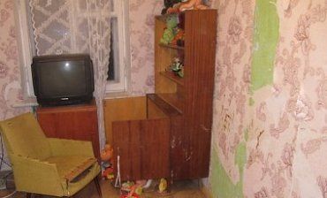 К детям, закрытым матерью в киевской квартире, соседи вызывали полицию