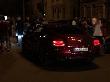 В Киеве сын Шуфрича на Bentley сбил мужчину
