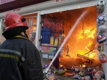 В Киеве сегодня горел жилой дом