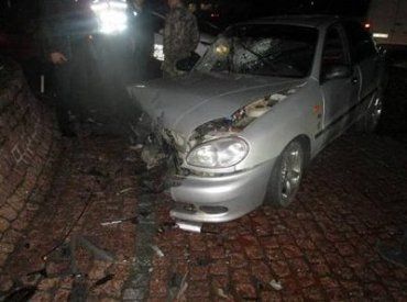 ДТП в Мукачево: Пьяный на "Ланосе" врезался в круг