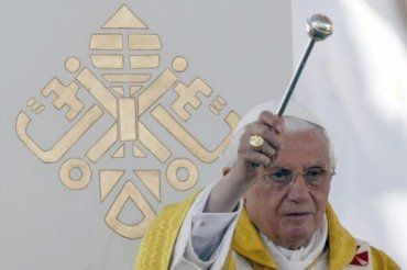 Папа Римский говорит на украинском языке не хуже Азарова