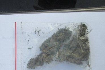 Закарпатские правоохранители за сутки изъяли 40 граммов наркотических веществ