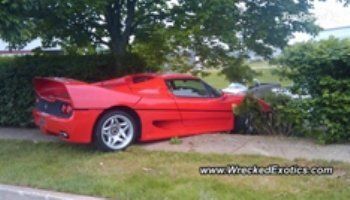 Ferrari стоимостью $550 тыс. врезалась в дерево