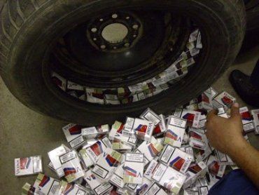 У румынки конфисковали сигареты и автомобиль более чем на 60 тыс. грн.