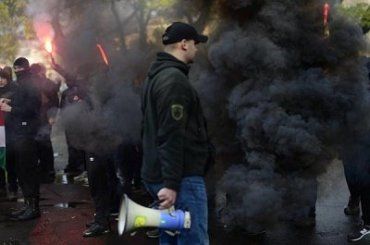 В Ужгороде "Карпатская Сечь" блокировала Консульство Венгрии