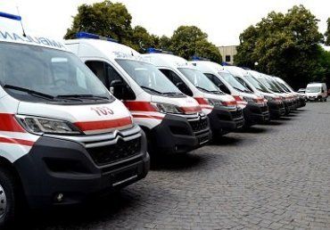 По случаю Дня медика Закарпатье получило 22 новые "кареты скорой помощи"
