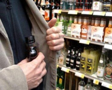 Ужгородская полиция разыскала вора, который похищал из супермаркета алкоголь