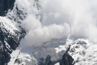 В Австрии снежная лавина погребла под собой 15 человек
