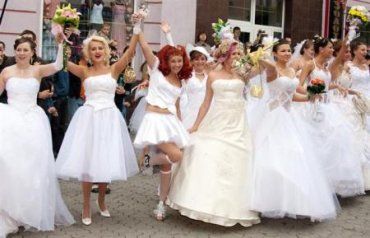 В Ужгороде парад невест будет более продолжительным