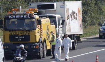 Вантажівка з розкладеними тілами 71 людини знайдена в Угорщині.