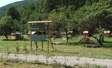 Закарпатские лесоводы обустроили бесплатную зону отдыха на трассе "Киев-Чоп"