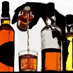 Алкогольный фальсификат представляет угрозу для жизни и здоровья людей).