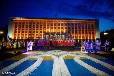 Ужгородцы на рассвете встретили День Независимости "Молитвой за Украину"