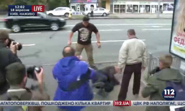 Под посольством РФ в Киеве избили гражданина России