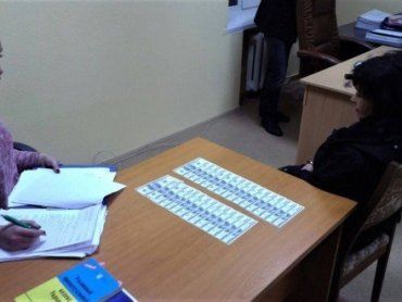 52-річній вчительці української мови та літератури загрожує від 3 до 12 років.
